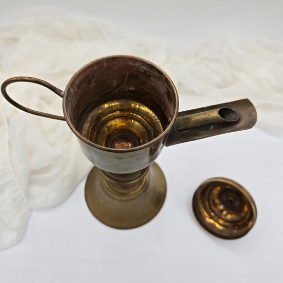 Vintage Brass Whale Oil Lamp, Tabletop Snotneus Lamp with Lid - Picture 10 of 11